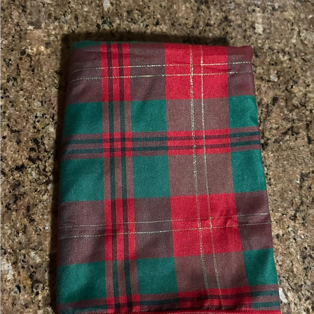 Table cloth Plaid Red and Green and gold 53x72 for set of four chairs